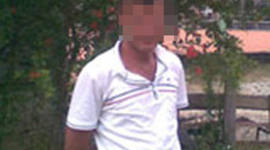 Kendisini taciz edenin boğazını kesti