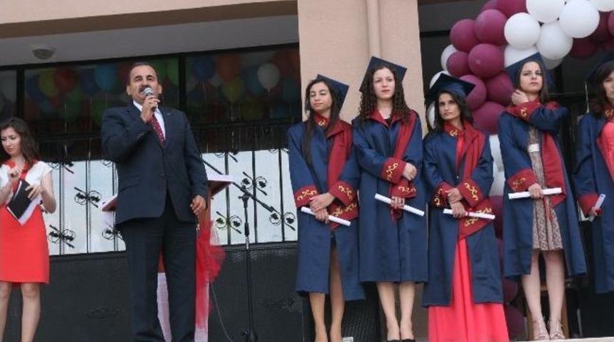 Kız Meslek Ve Kız Teknik Lisesinden Mezuniyet Coşkusu