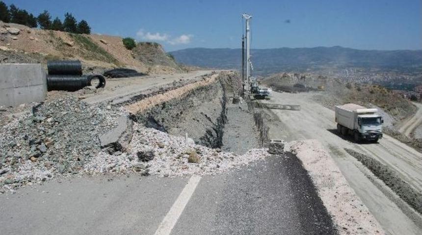 &Ccedil;evre Yolunda Heyelanlı İkinci B&ouml;lgede &Ccedil;alışma