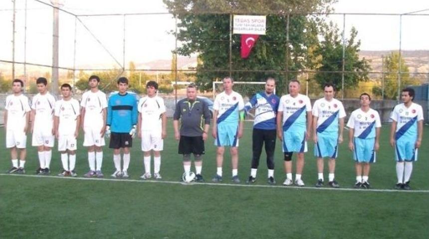 Selendi'de Halı Saha Turnuvası Başladı