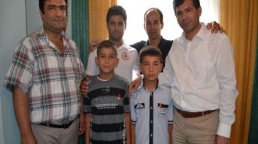 Başarılı G&uuml;reş&ccedil;iler Altınla &Ouml;d&uuml;llendirildi
