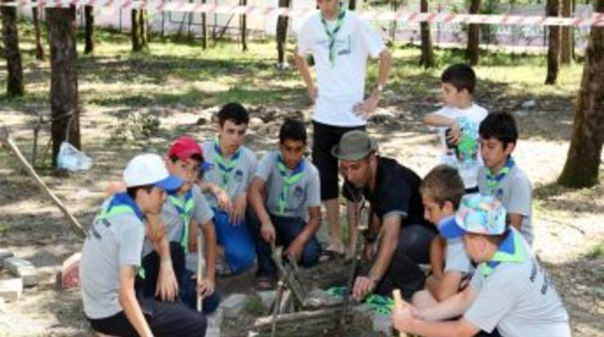 &Ouml;ğrenciler Kampta Ateş Yakmayı, Y&ouml;n Bulmayı Ve Balık Tutmayı &Ouml;ğrenecek