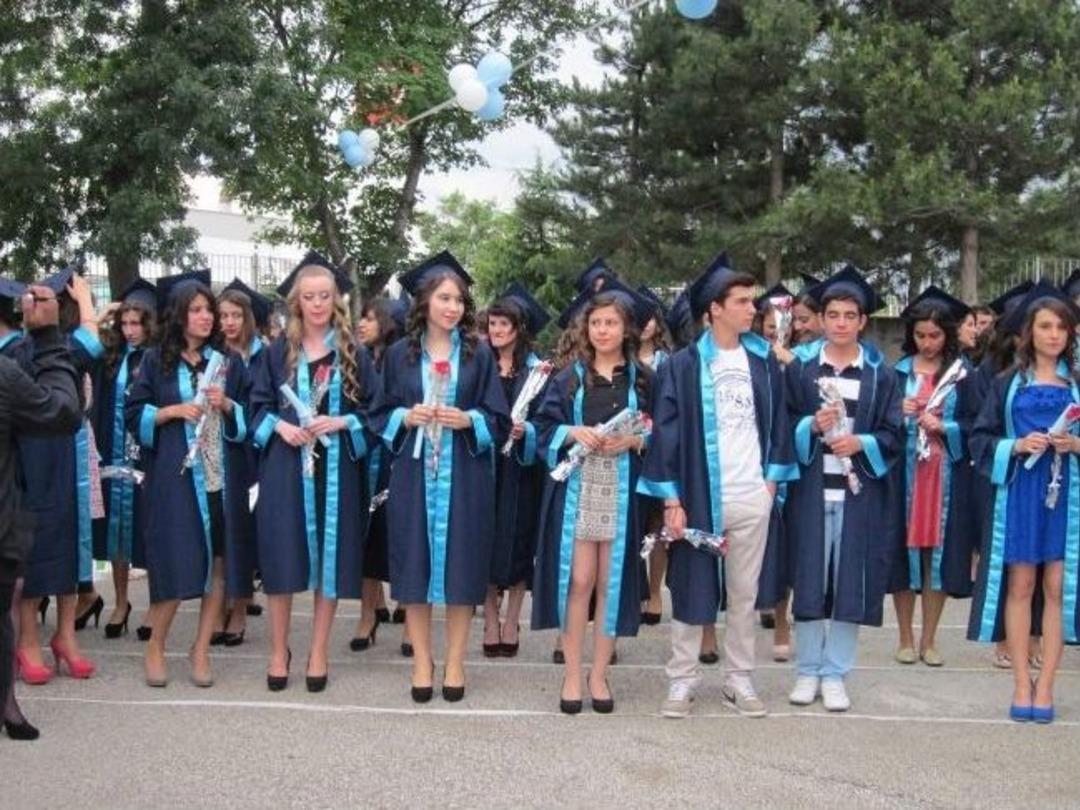 Boz&uuml;y&uuml;k Kız Meslek Lisesi'nde Mezuniyet Coşkusu