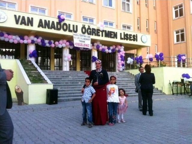 Van İmkb Anadolu Öğretmen Lisesi’nde Mezuniyet Töreni