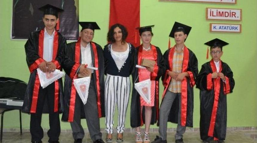 G&ouml;rme Engelliler Okulunda Mezuniyet Sevinci