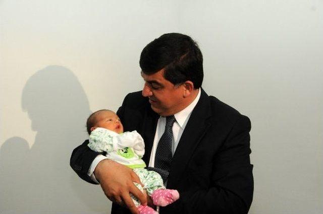 Başkan Fadıloğlu’ndan Hoşgeldin Bebek Süprizi 1