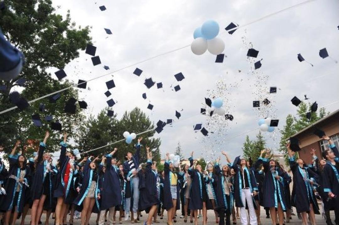 Boz&uuml;y&uuml;k Seramik Meslek Lisesi&rsquo;nde Mezuniyet T&ouml;reni