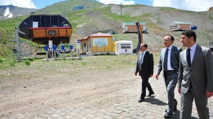 Vali Altıparmak Paland&ouml;ken Kayak Merkezini Gezdi