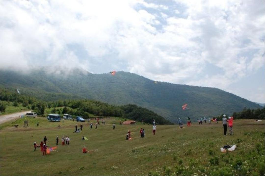 Kartepe Zirvesinde Renkli U&ccedil;urtma Şenliği