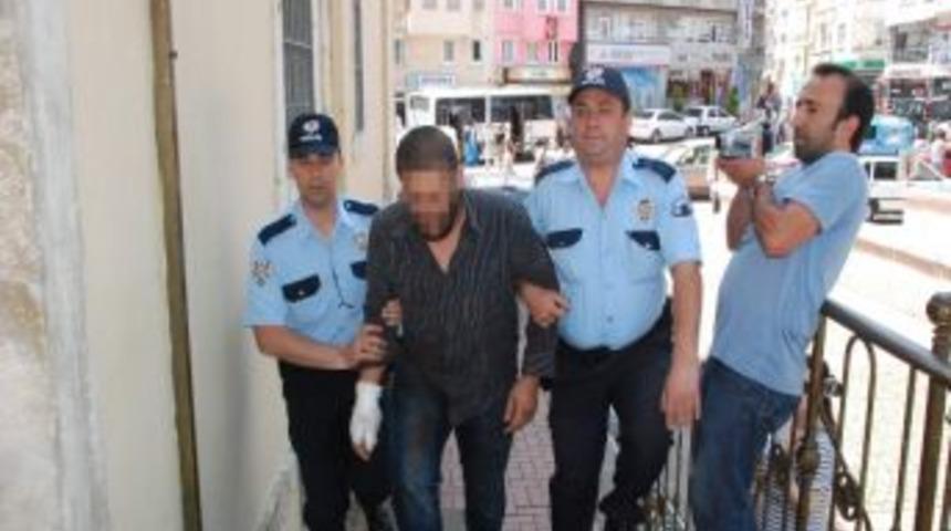 Kız Arkadaşının Evine Zorla Giren &Uuml;niversite &Ouml;ğrencisine G&ouml;zaltı