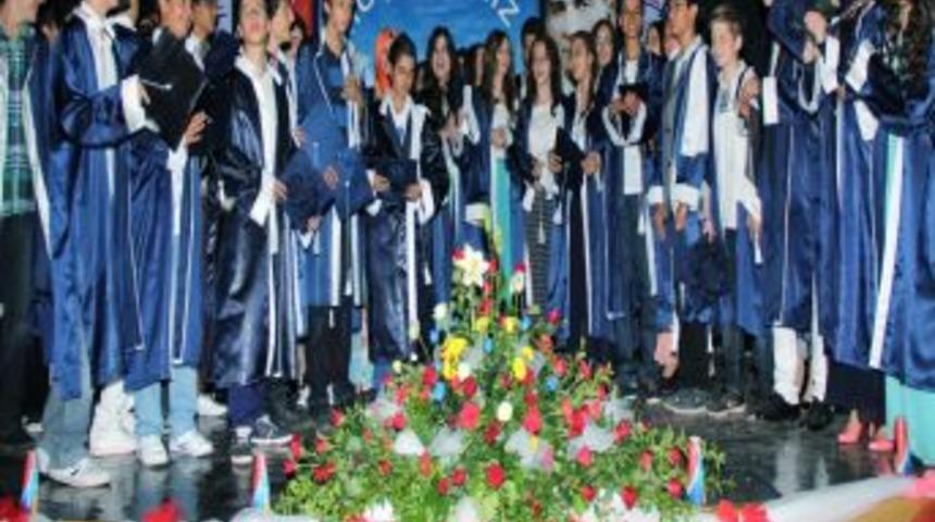 &Ouml;zel Bakır&ccedil;ay 13. Mezunlarını Uğurladı