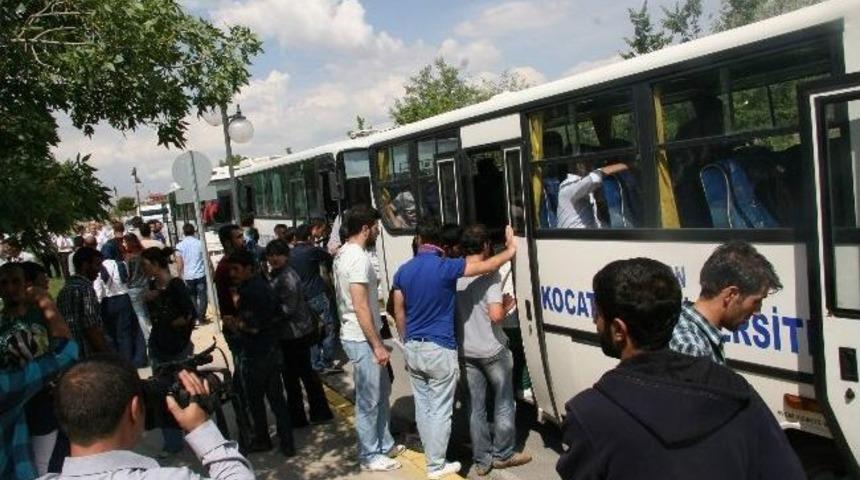 Ak&uuml;&rsquo;de &Ouml;ğrenciler Arasındaki Gerginlik S&uuml;r&uuml;yor