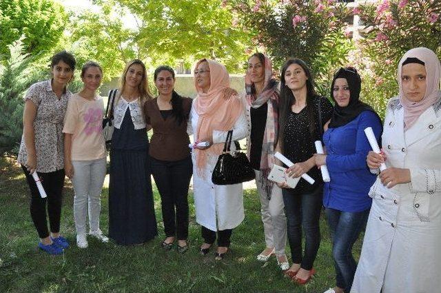 Selis’ten 21 Kadına Web Tasarım Ve Bilgisayar Sertifikası 1