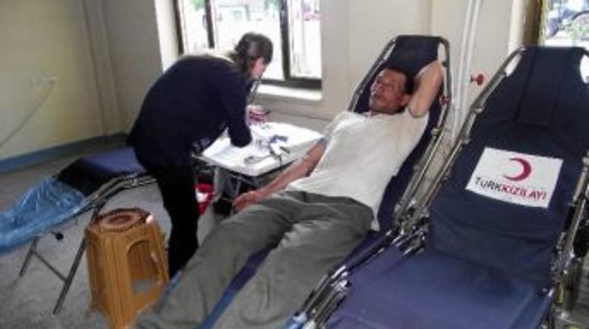 Yeni&ccedil;ubuklu Vatandaşlar Kan Bağışında Bulundu