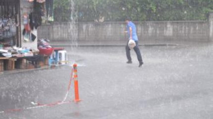 Yaz Yağmuru Su Baskınlarına Neden Oldu