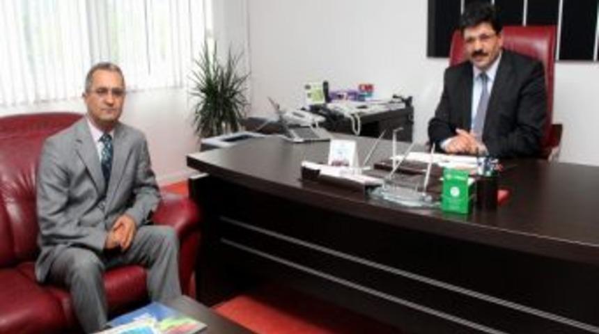 Cem Vakfı Başkanı Akyıldız, Rekt&ouml;r Yardımcısı Yılmaz&rsquo;ı Ziyaret Etti