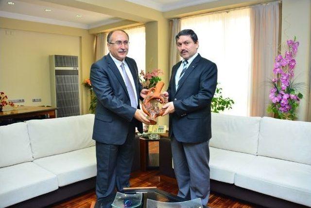 Vali Savaş&rsquo;dan Rekt&ouml;r Pakdemirli&rsquo;ye İade-i Ziyaret 1