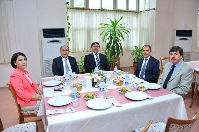 Vali Savaş&rsquo;dan Rekt&ouml;r Pakdemirli&rsquo;ye İade-i Ziyaret 2