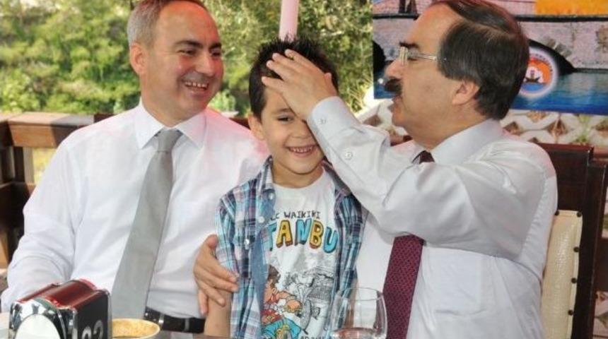 Vali Coş, Şırnak'tan Gelen &Ouml;ğrenciler İle Bir Araya Geldi