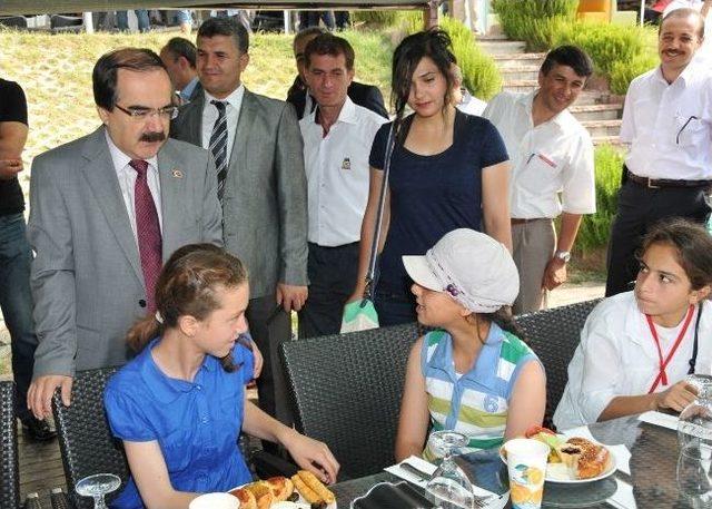 Vali Coş, Şırnak tan Gelen &Ouml;ğrenciler İle Bir Araya Geldi 2