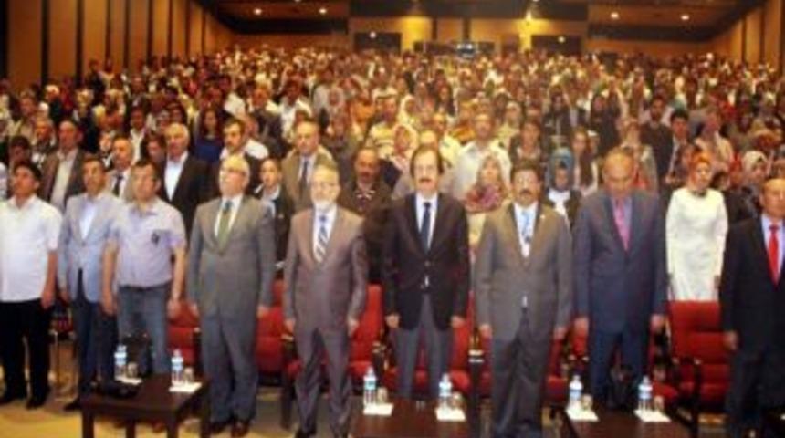 C&uuml; İlahiyat Fak&uuml;ltesi Mezuniyet T&ouml;reni D&uuml;zenlendi