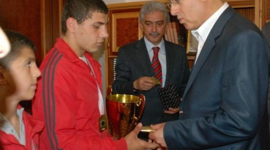 &ldquo;iş İnsanın Namusudur&rdquo;