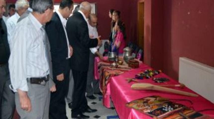 Sarıkaya Halk Eğitim Merkezi Resim Sergisi A&ccedil;tı