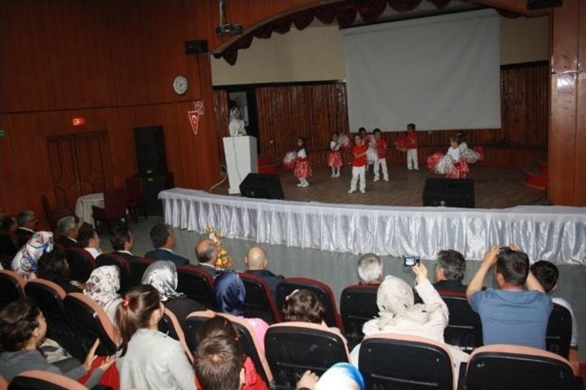 Ağrı Halk Eğitim Merkezi'nde Yıl Sonu Sergisi