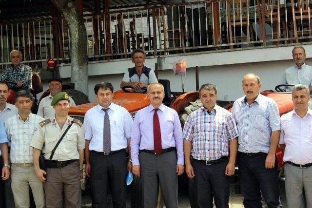 Salihli de 12 Trakt&ouml;re Tepe Lambası Takıldı 2