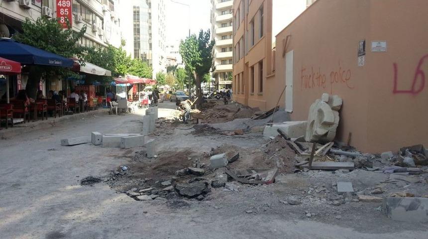 Esnaftan &lsquo;İş Yerimin &Ouml;n&uuml; Haftalarca Kazılı Kalmasın' Tepkisi