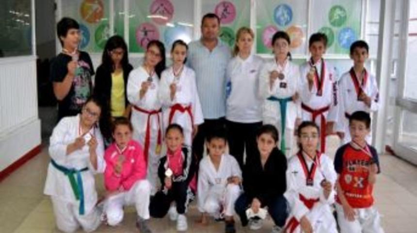 Tepebaşı Belediyesi Taekwondo Takımı 33 Madalyaya Kazandı