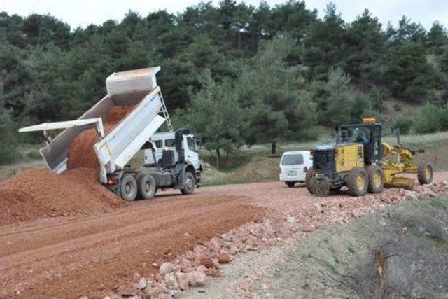 Bilecik'te Tahrip Edilmiş Yollar Onarılıyor