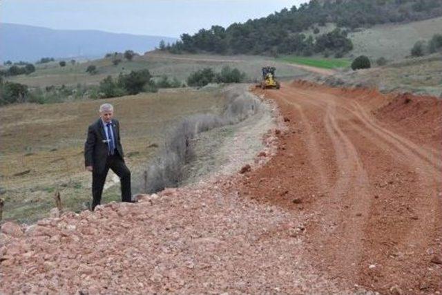 Bilecik'te Tahrip Edilmiş Yollar Onarılıyor