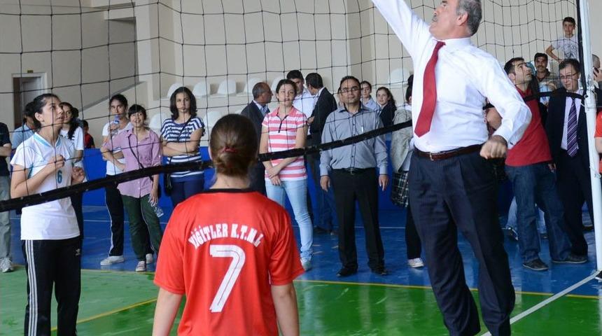 Yiğitler Kız Teknik Ve Meslek Lisesi Spor Salonu Hizmete A&ccedil;ıldı