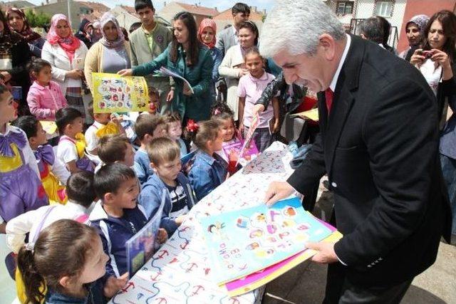 Odunpazarı Belediyesi&rsquo;nden &Ouml;ğrencilere 6 Bin Kitap Dağıttı 1