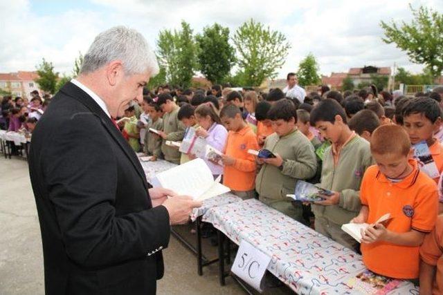 Odunpazarı Belediyesi&rsquo;nden &Ouml;ğrencilere 6 Bin Kitap Dağıttı 3
