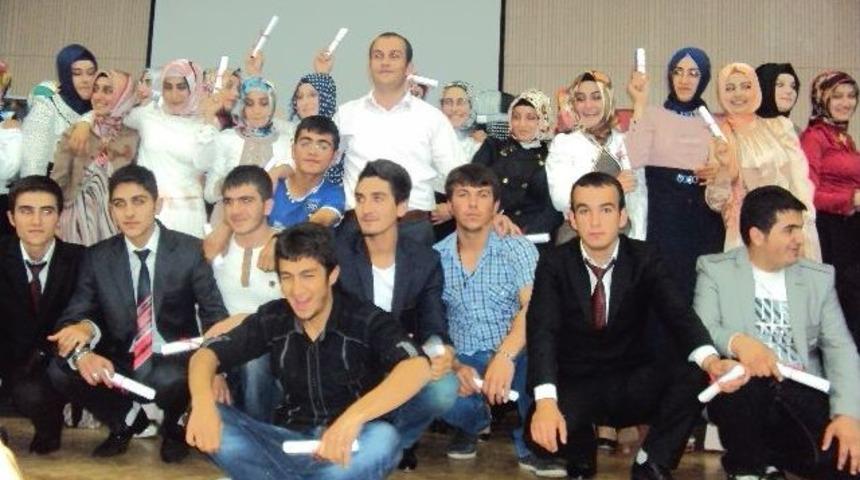 Oltu İHL&rsquo;de 107 &Ouml;ğrenci Mezuniyet Sevinci Yaşadı