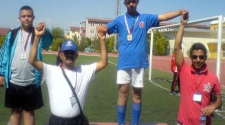 Down Sendromlu Enes G&uuml;lmez Avrupa Şampiyonasına Gidiyor