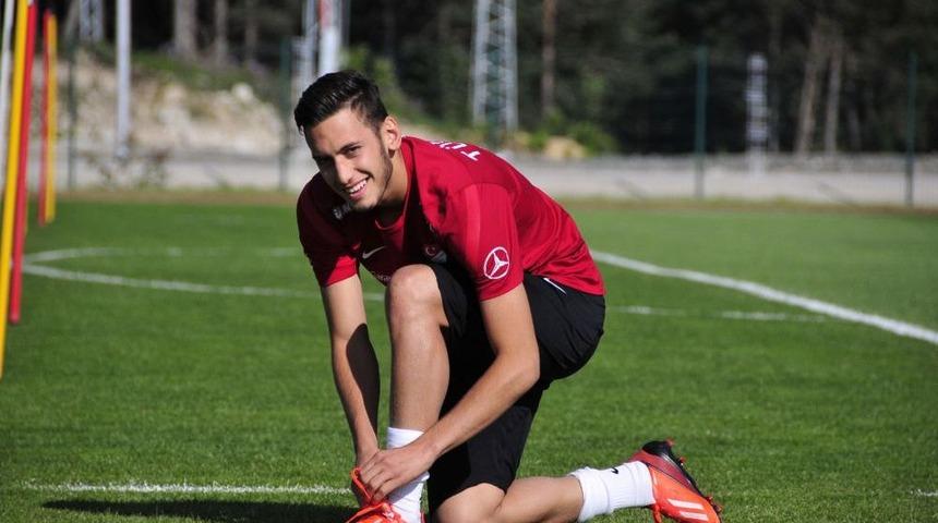 Hakan &Ccedil;alhanoğlu, Almanya 3. Ligi'nde Yılın Oyuncusu Se&ccedil;ildi