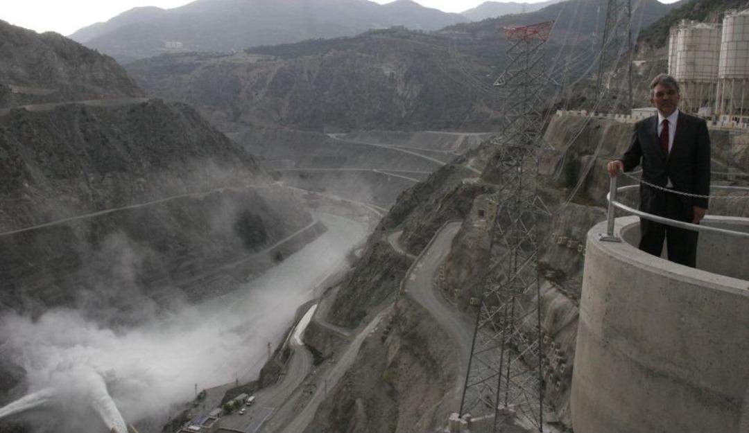 Cumhurbaşkanı G&uuml;l, Deriner Barajı&rsquo;nda Incelemelerde Bulundu