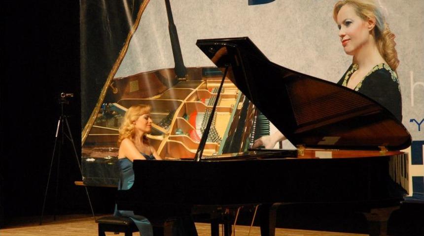 Hande Dalkılı&ccedil; &Ccedil;orum'da Piyano Resitali Verdi