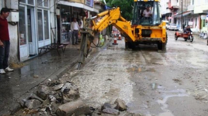 Yağmur Selendi'de Hayatı Fel&ccedil; Etti