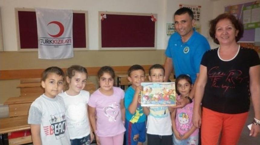 Minik &Ouml;ğrenciler Kumbaralarındaki Birikimlerini Kızılay&rsquo;a Bağışladı