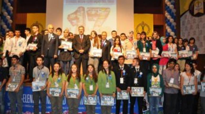 M&Uuml;SİAD başarılı &ouml;ğrencileri &ouml;d&uuml;llendirdi