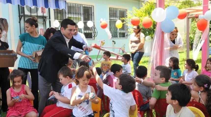 Başkan Tütüncü Anaokulu Öğrencileri İle Bir Arada