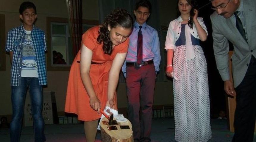 Osman &Ouml;nal İlk Ve Ortaokulu'nda Mezuniyet Sevinci