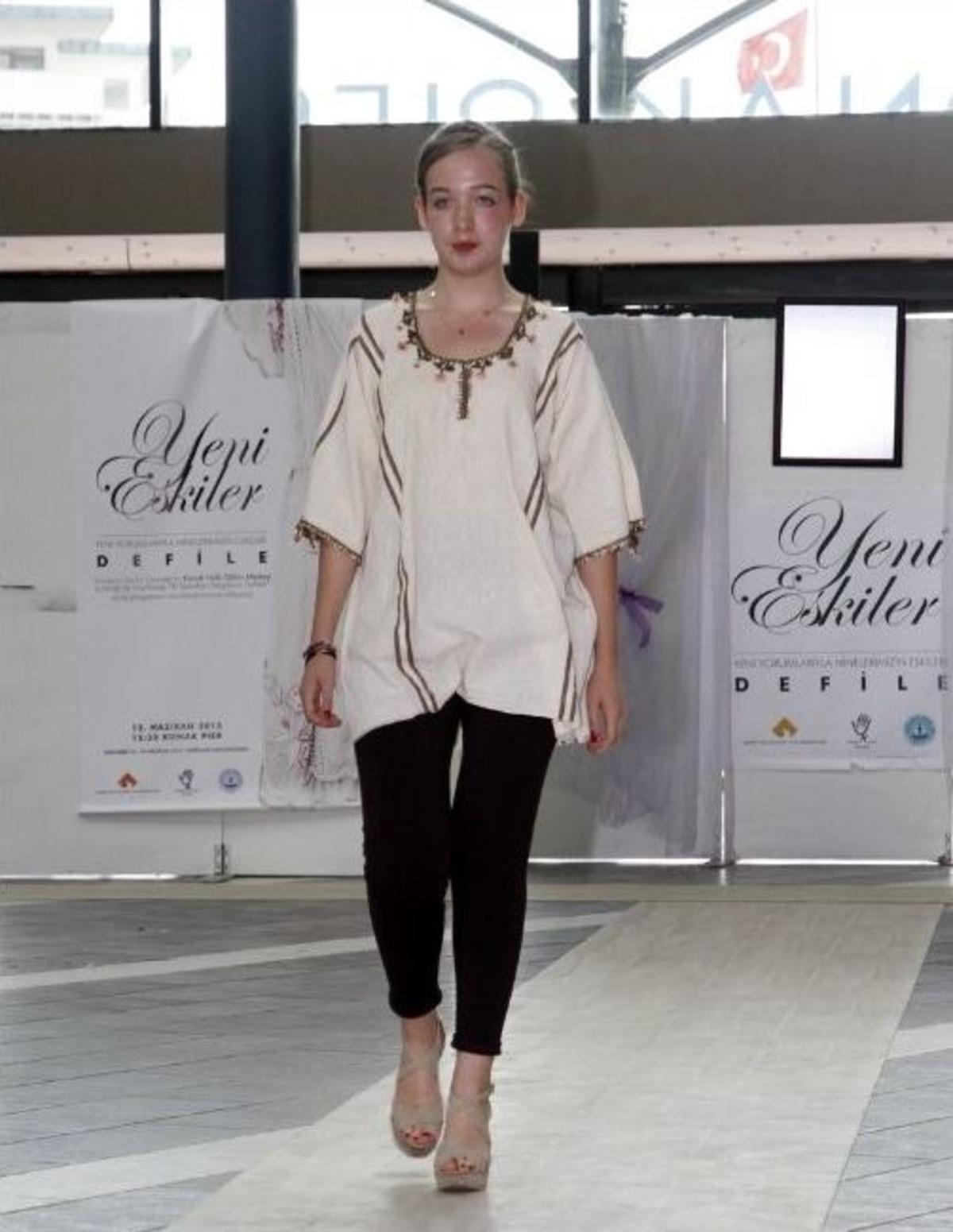 &Ouml;ğretmenlerden Mini Defile