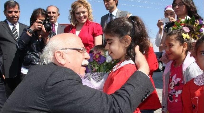 Milli Eğitim Bakanı Avcı Karne Dağıttı