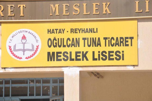 Reyhanlı da Şehit Olan Oğulcan Tuna&rsquo;nın Karnesini Babası Aldı 2