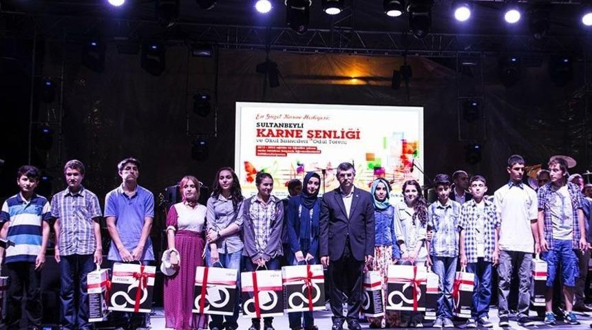 Sultanbeylili Gen&ccedil;lere Karne Armağanı